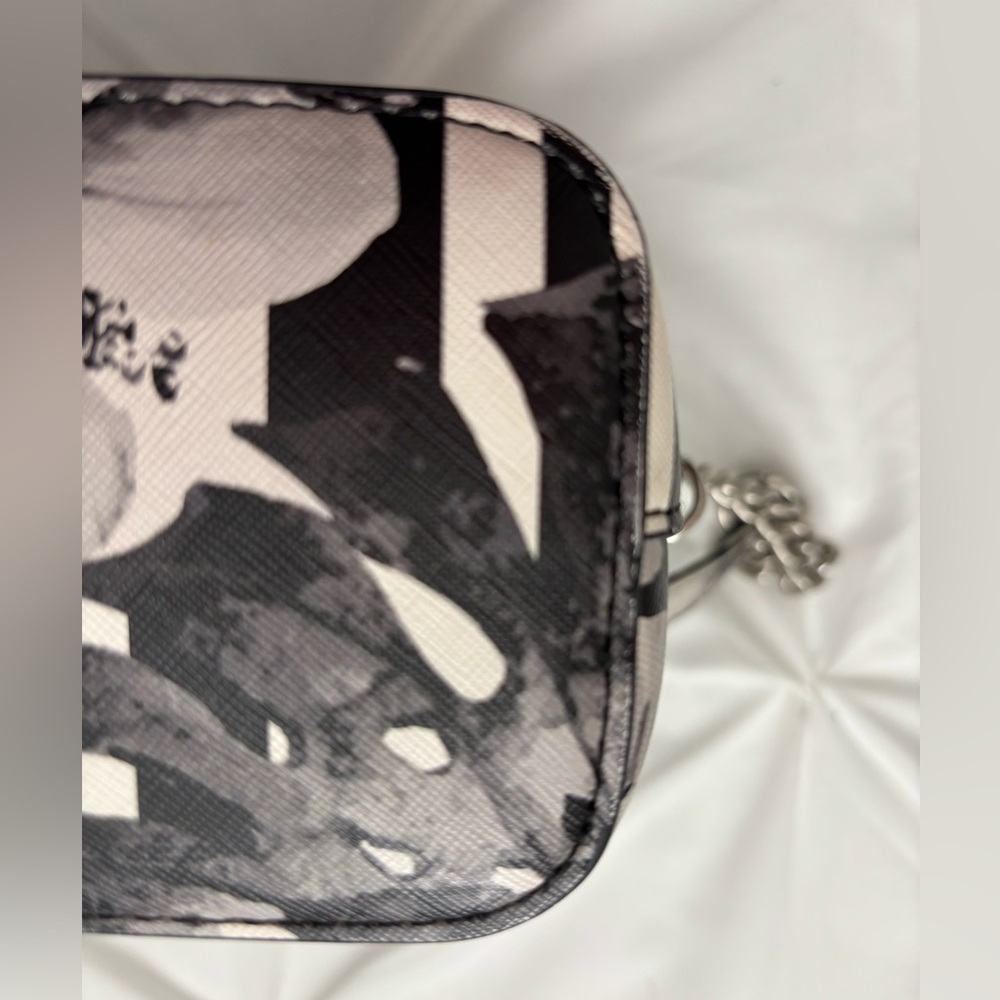 STEVE MADDEN Black & White Tropical Floral Crossbody Bag, VGUC - Picture 9 of 11